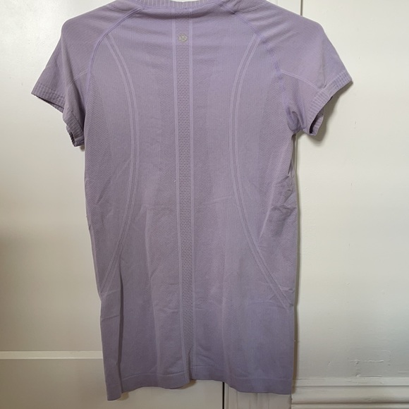 Women’s Lululemon Short Sleeve (Size 6) - Picture 2 of 2